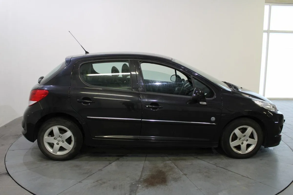 Peugeot 207 1.4 95 bhp Envy - Image 3