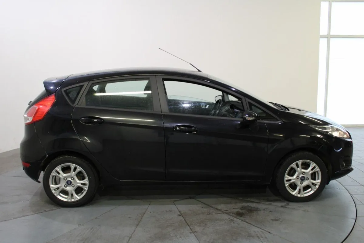 Ford Fiesta 1.0 65ps S/S Zetec - Image 4
