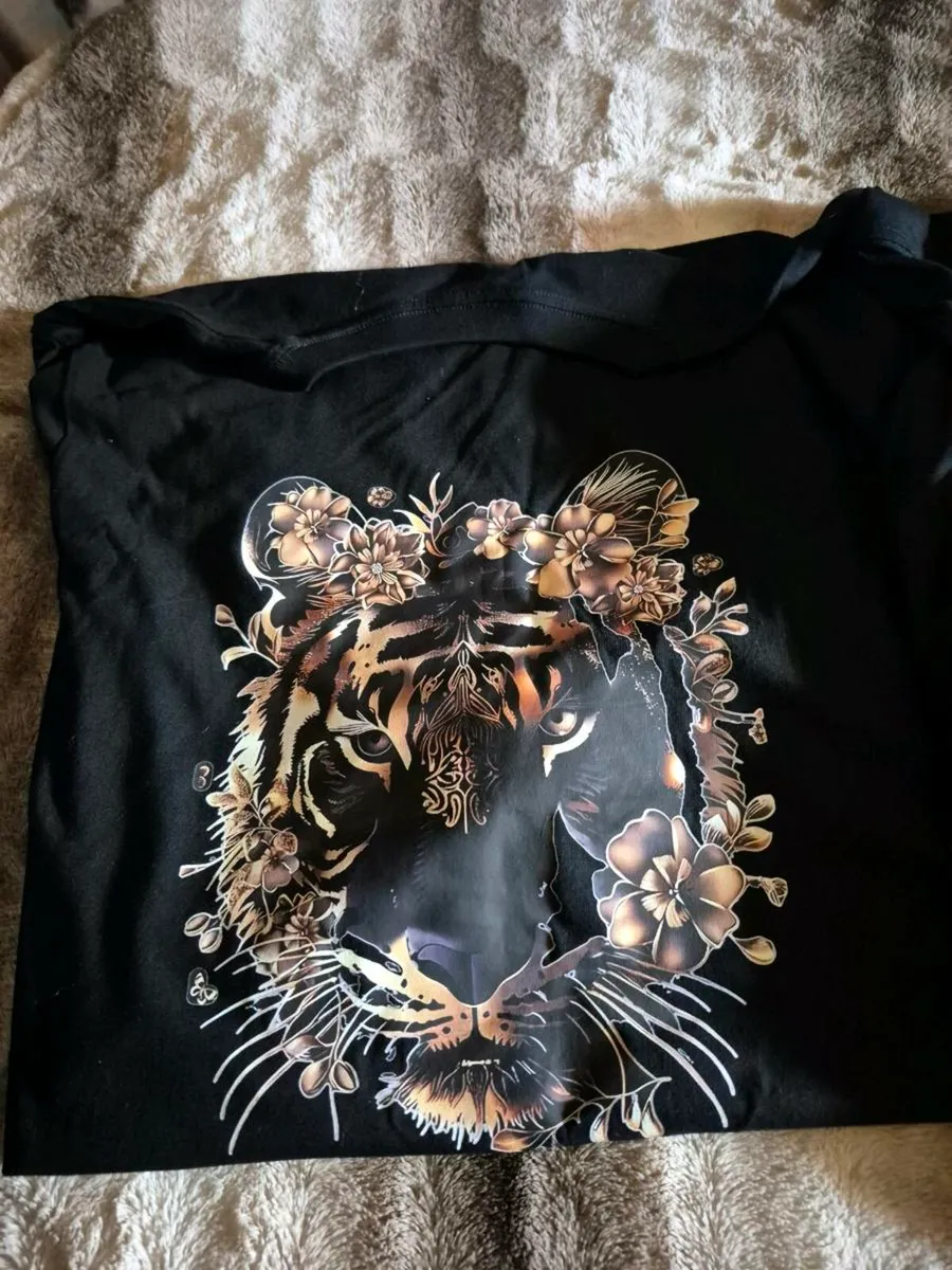 2 NEW TSHIRTS - Image 1