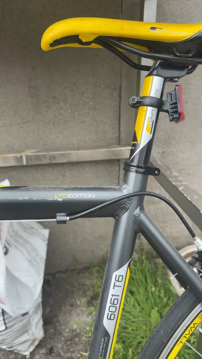 Carrera Road Racing Bicycle - Image 3