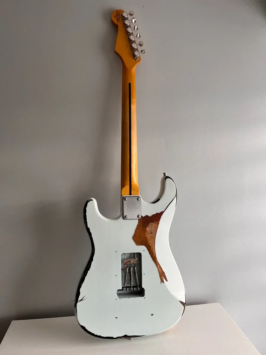 Fender electric guitar - Image 2