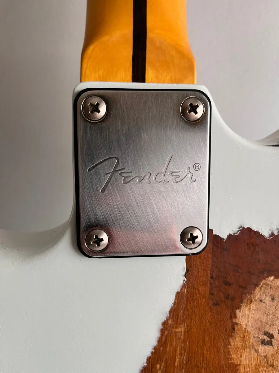 Fender electric guitar - Image 3