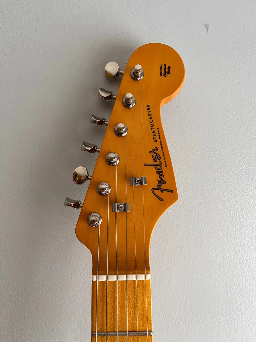 Fender electric guitar - Image 4