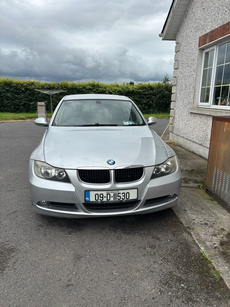 BMW 3-Series 2009 - Image 2