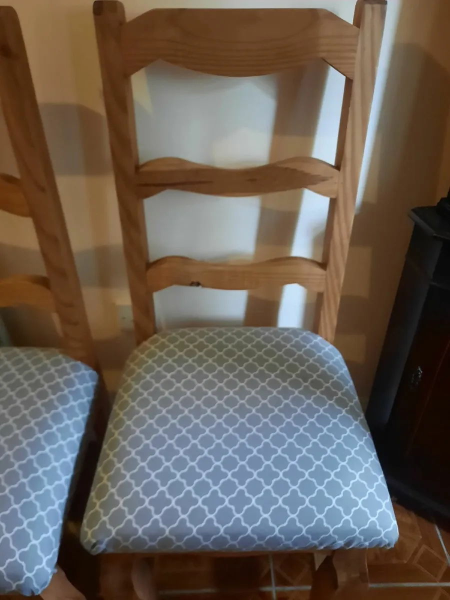 Pair of kitchen chairs - Image 2