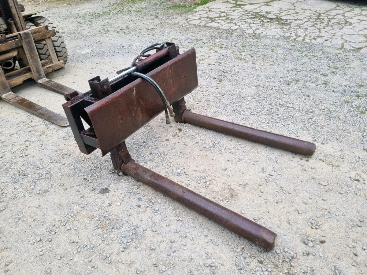 Rossmore bale stacker handler - Image 1