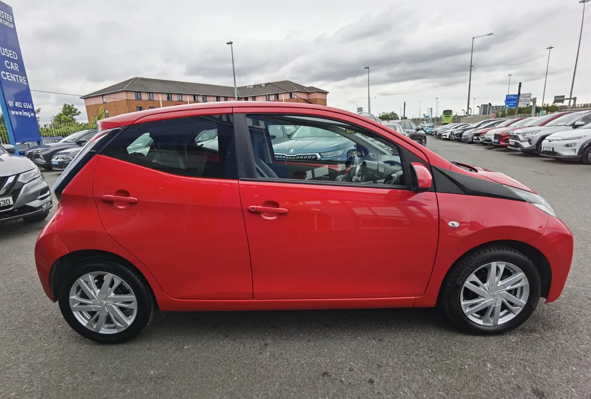 TOYOTA AYGO 1.0 X-PLAY - Image 4