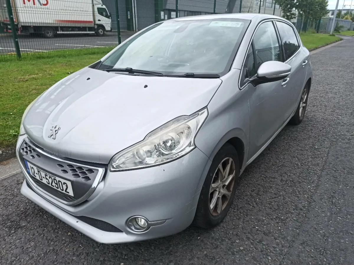 Peugeot 208 1.4 auto - Image 1