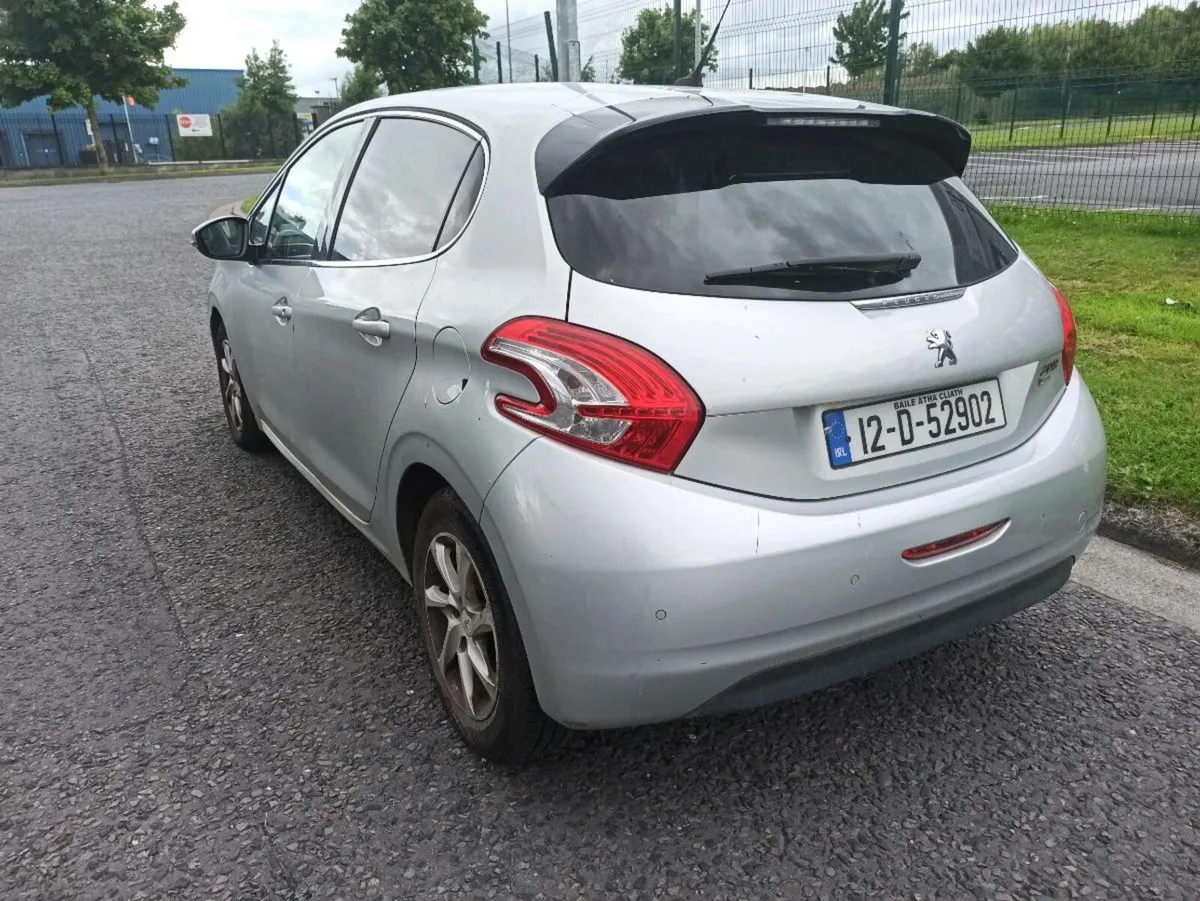 Peugeot 208 1.4 auto - Image 2
