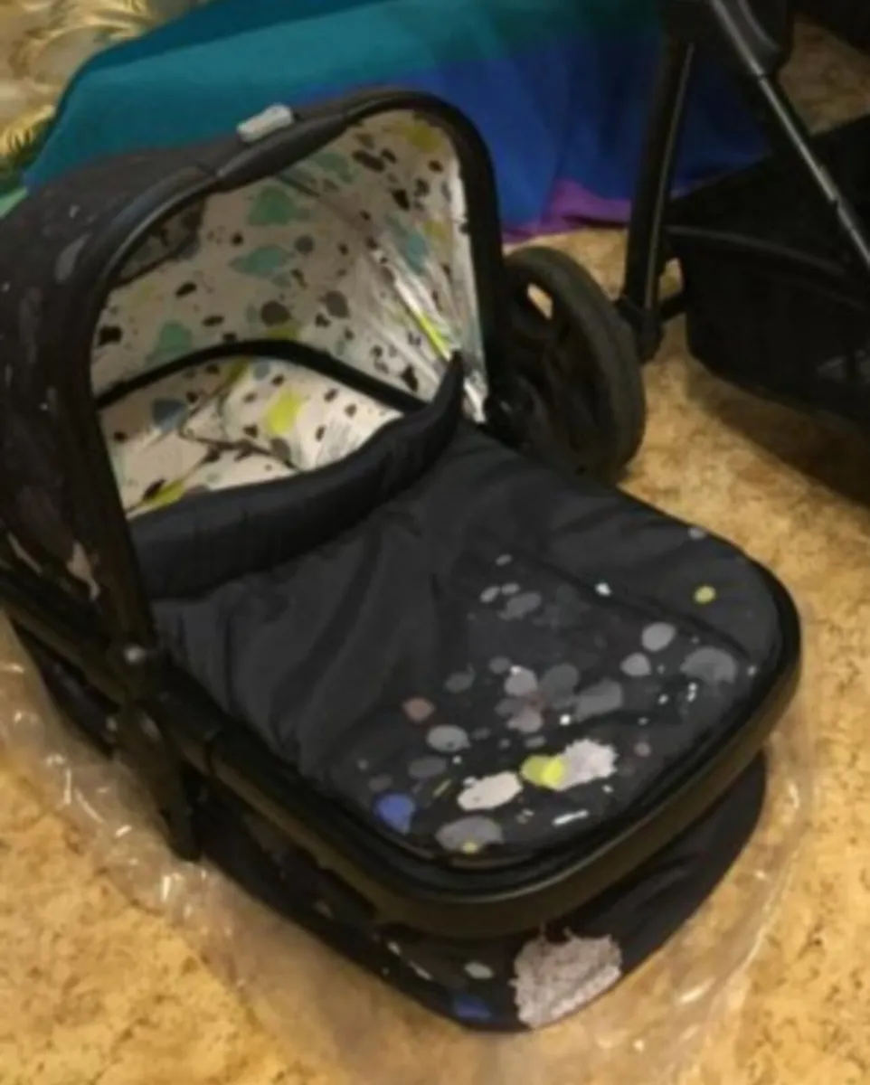 Cosatto giggle 2 carrycot - Image 1