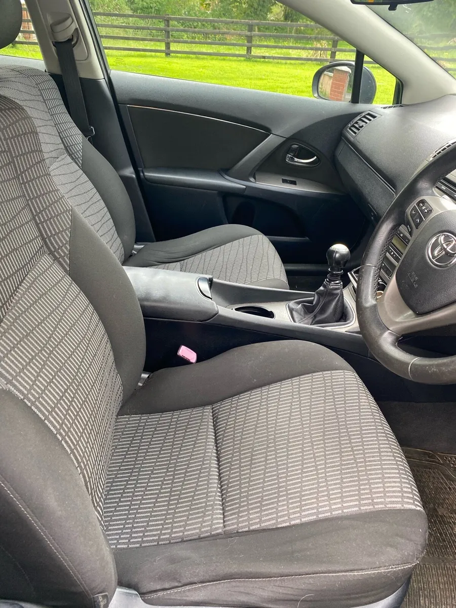 Toyota Avensis D4D - Image 4