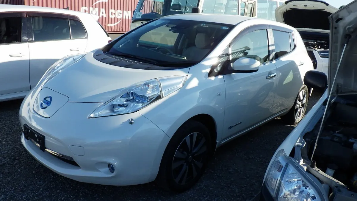 Nissan Leaf 2017 - Image 2