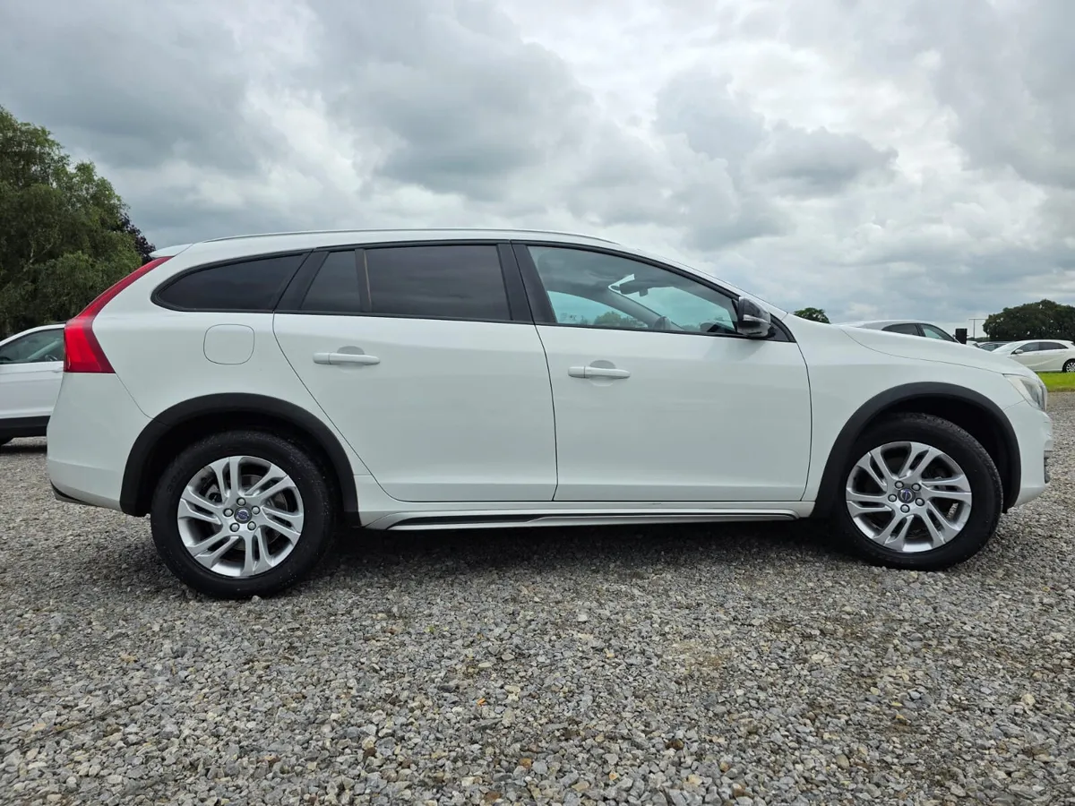 2016 Volvo V60 Cross Country T4 SE - Image 4