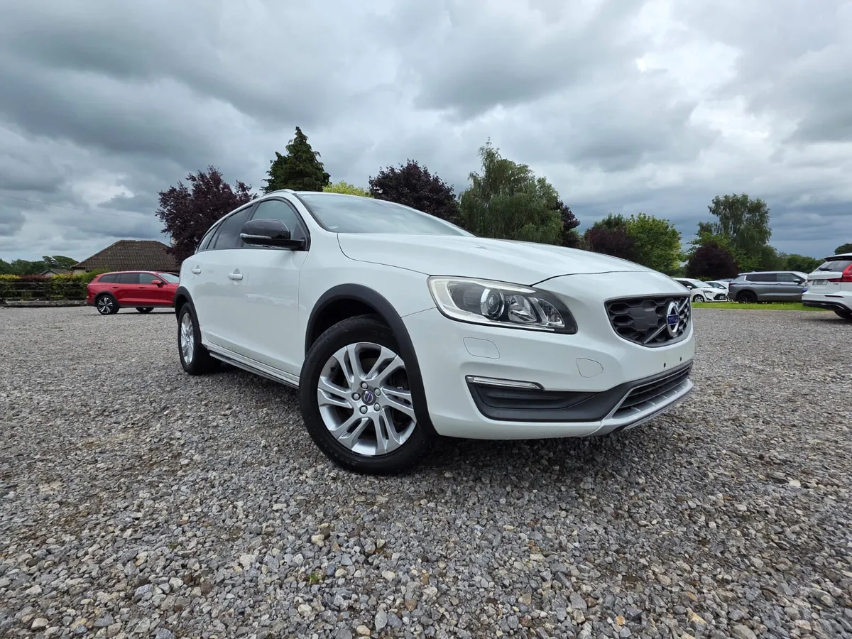 2016 Volvo V60 Cross Country T4 SE - Image 3