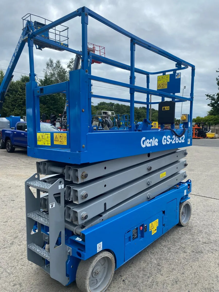 2016 GENIE GS 2632 32FT ELECTRIC SCISSOR LIFT - Image 4