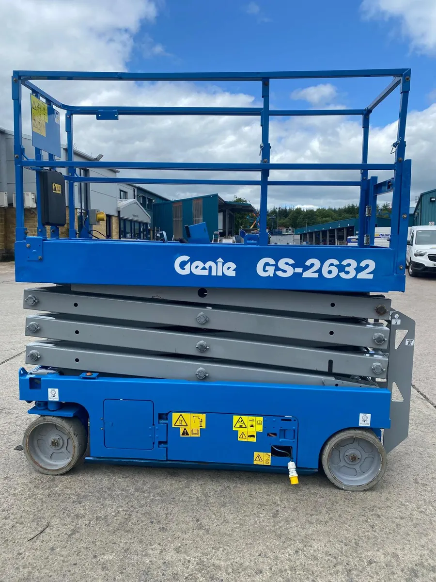 2016 GENIE GS 2632 32FT ELECTRIC SCISSOR LIFT - Image 2