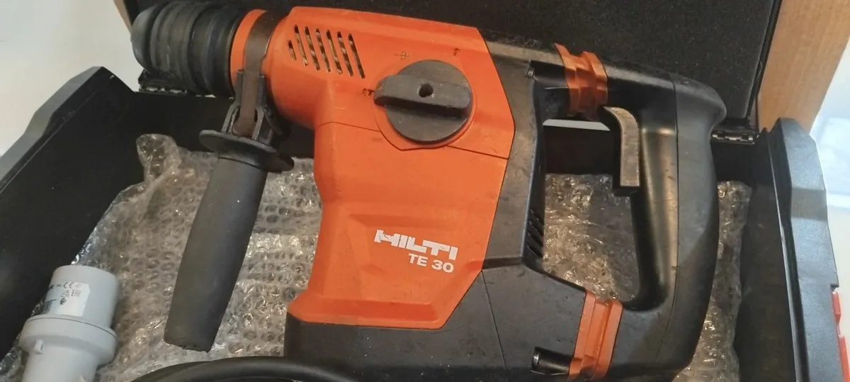 Hilti TE 30-AVR Sds+ 3 Mode 110v - Image 2
