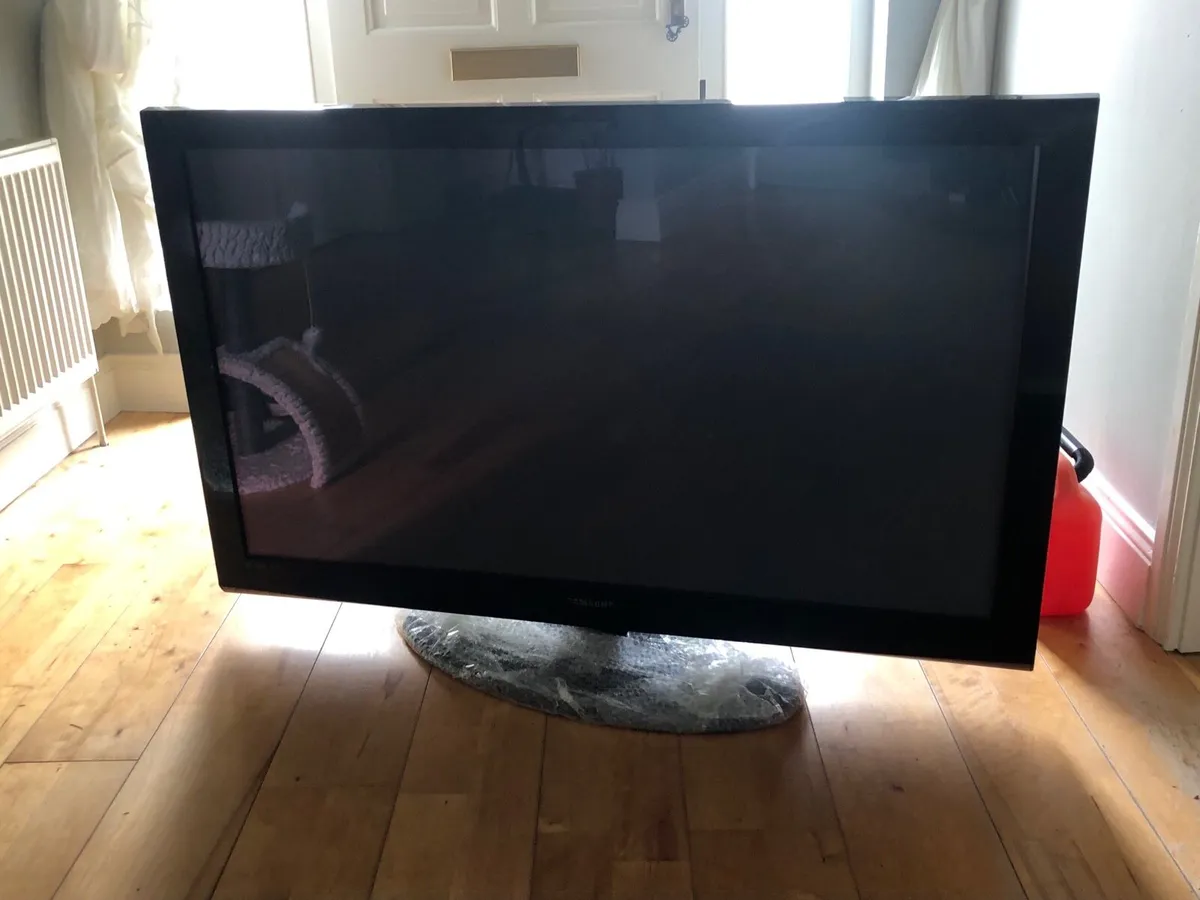 Samsung 50” plasma tv (not a smart tv) - Image 2