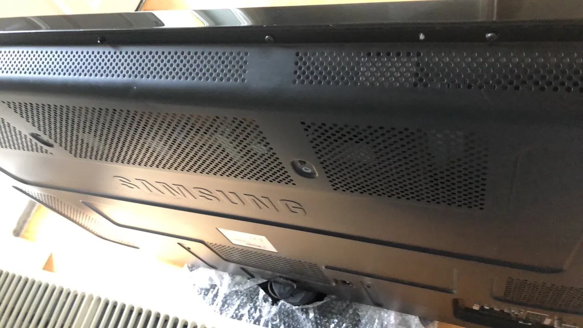 Samsung 50” plasma tv (not a smart tv) - Image 4