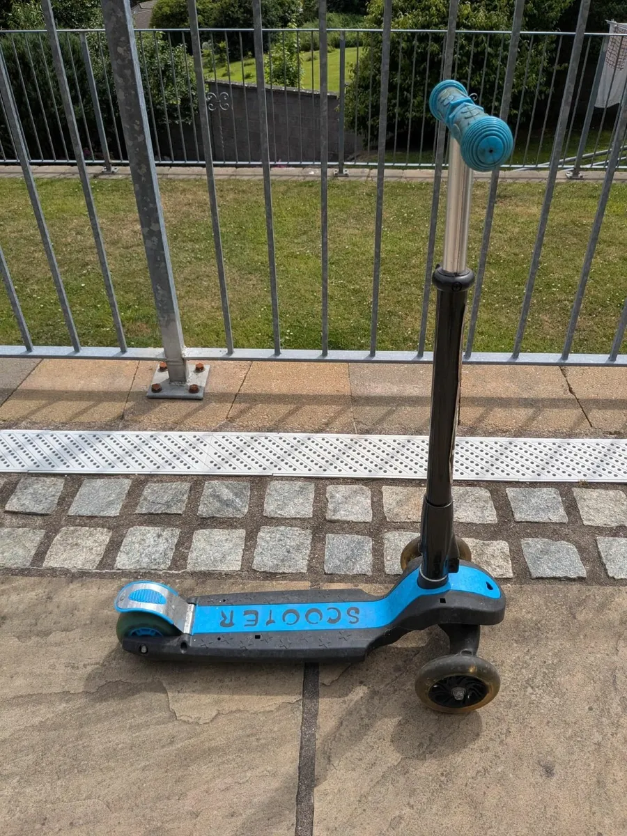 Scooter - Image 1