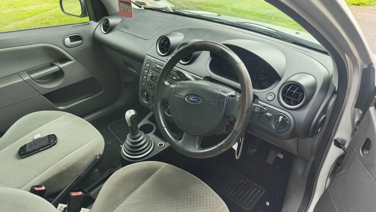 Ford Fiesta 2003 - Image 2