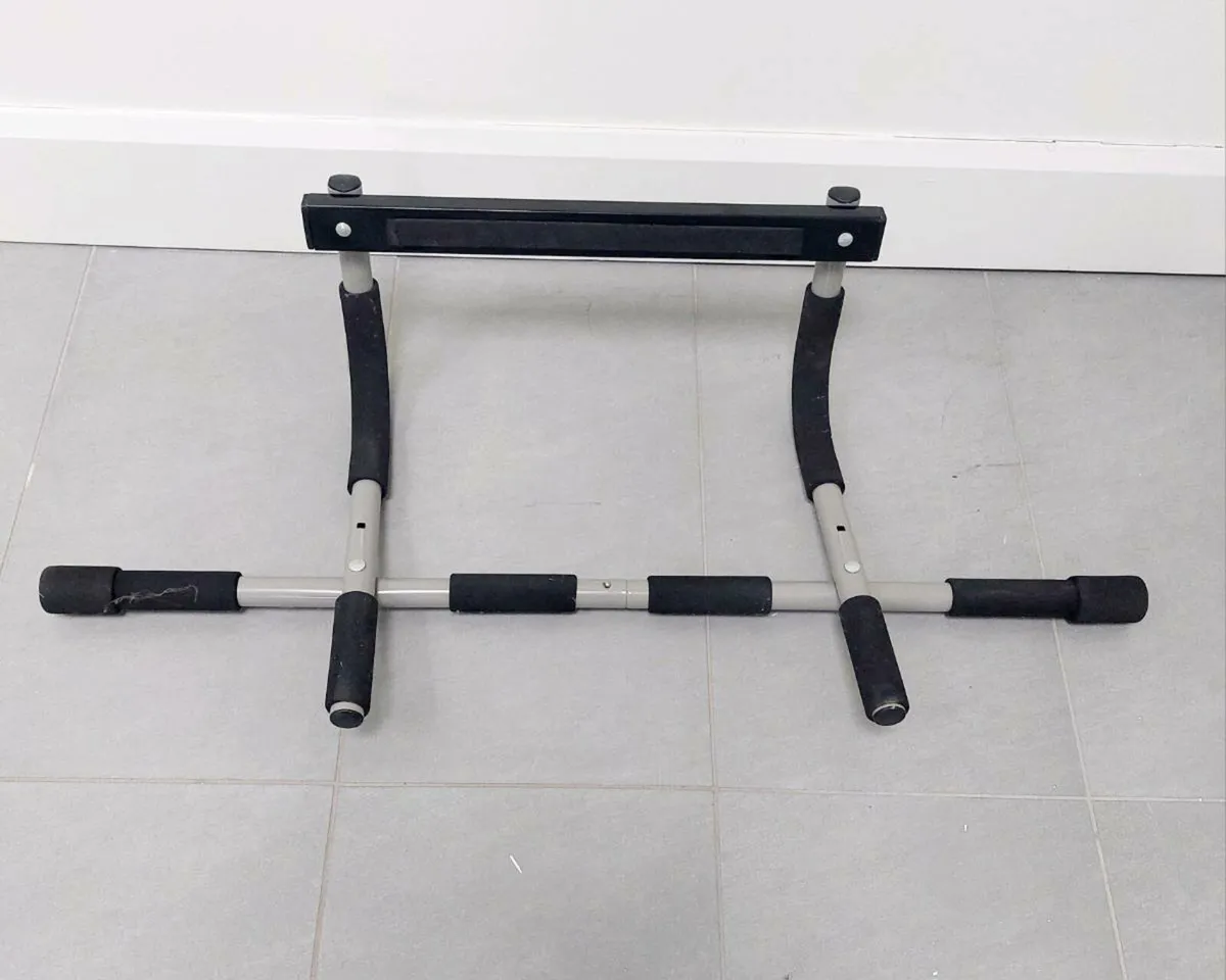 Iron Gym Total Upper Body Workout Bar - Image 1