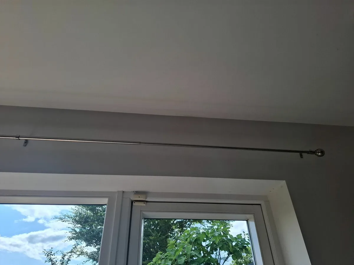 Chrome extending curtain rail - Image 2