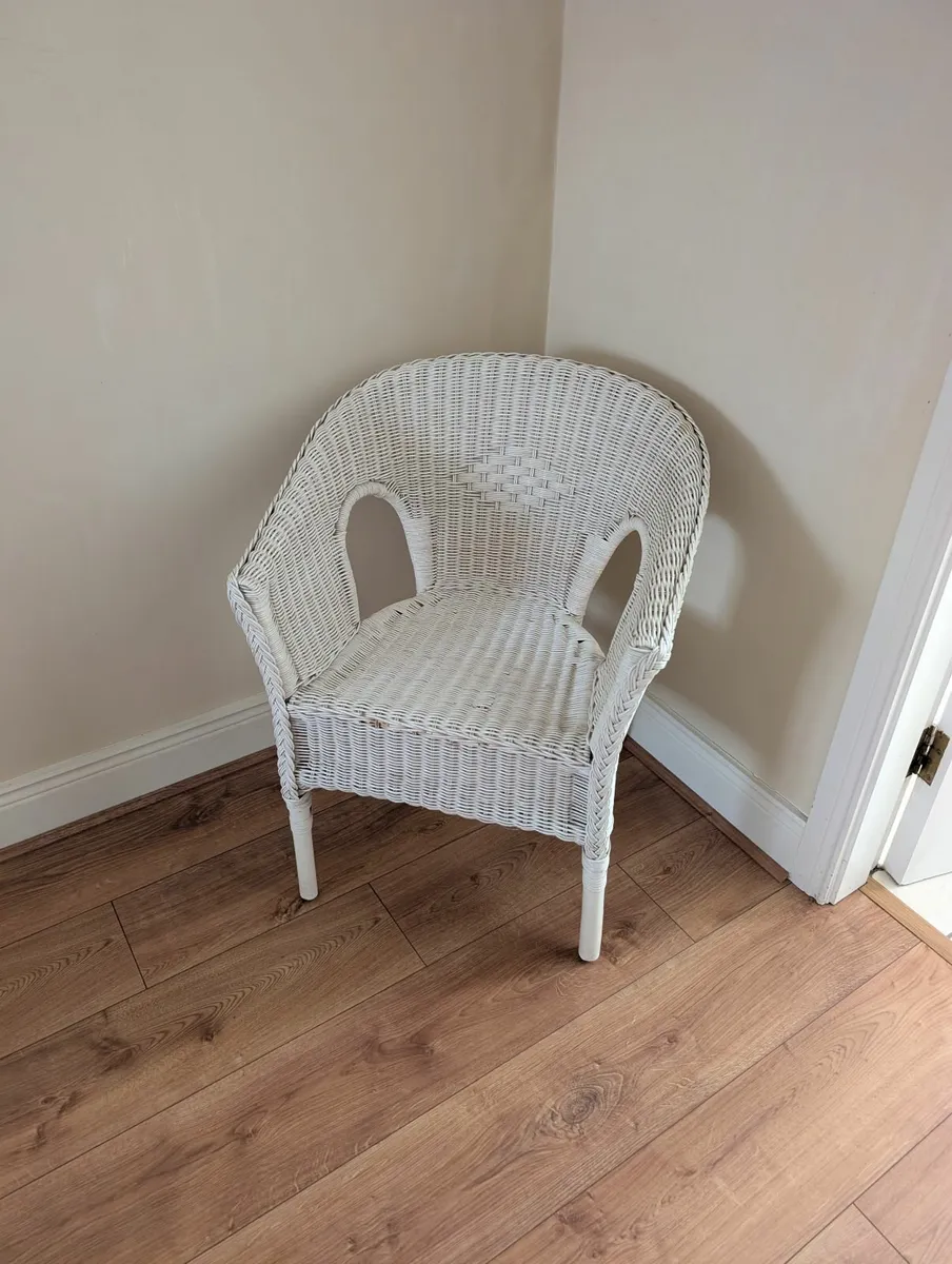 White wicker chair