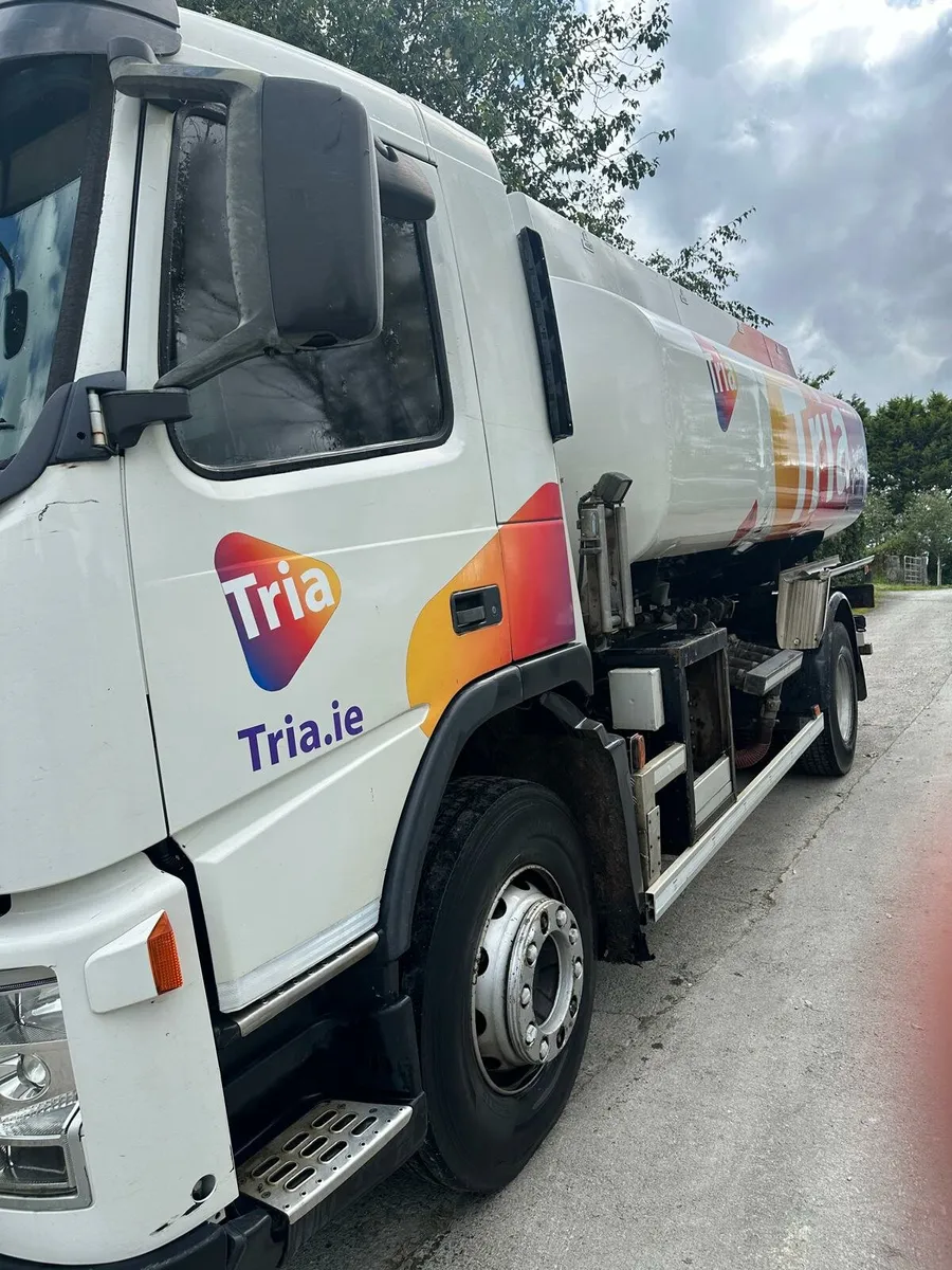 Volvo FM9 Oil Tanker - Image 3
