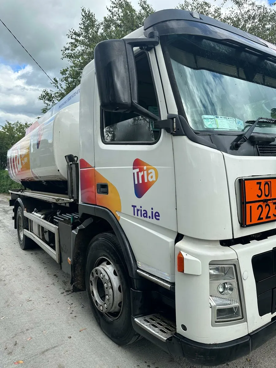 Volvo FM9 Oil Tanker - Image 2