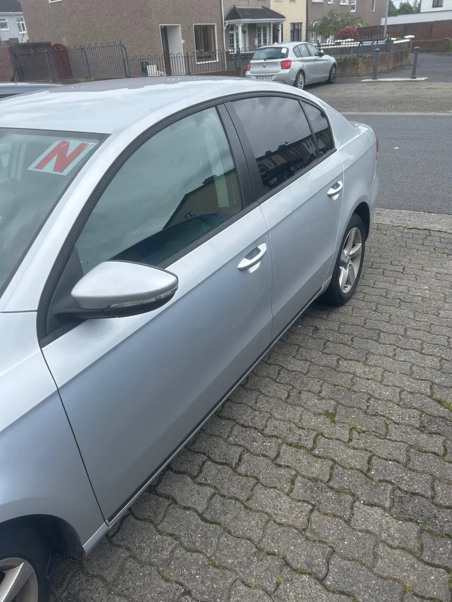 Volkswagen Passat 2014 - Image 2