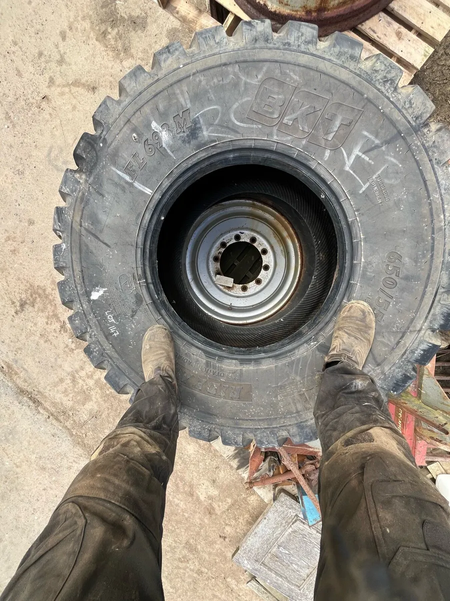 Wheels and tyres and loader brackets - Image 3