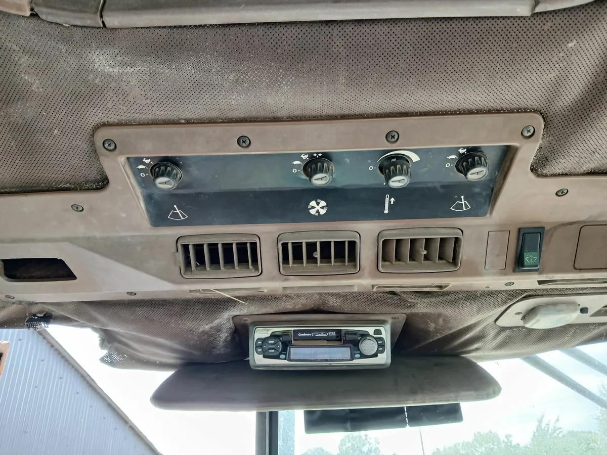 John Deere 3050 - Image 2