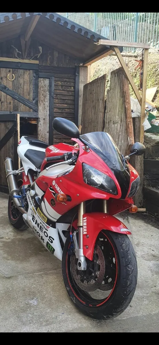 Yamaha R1 - Image 1