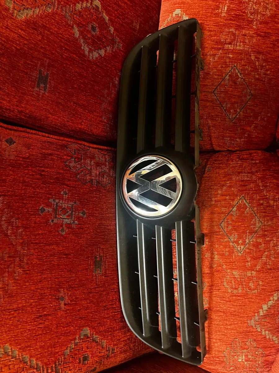 Volkswagen Polo Radiator Grill (09) - Image 1