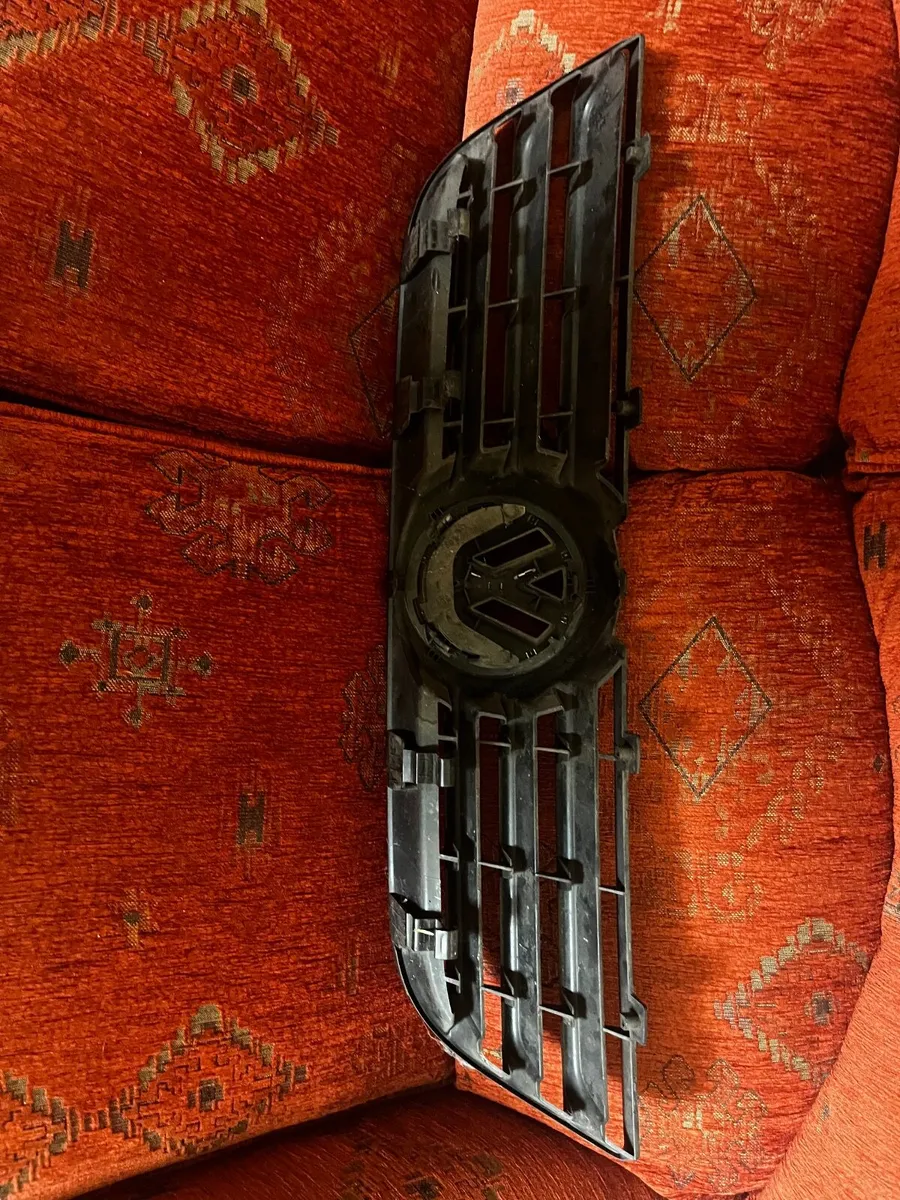 Volkswagen Polo Radiator Grill (09) - Image 2