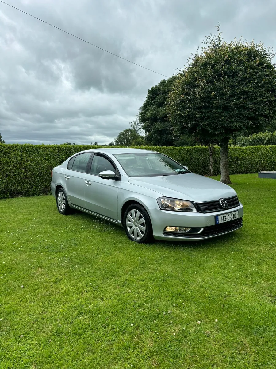 142  VW PASSAT 1.6 DIESEL BLUEMOTION - Image 1