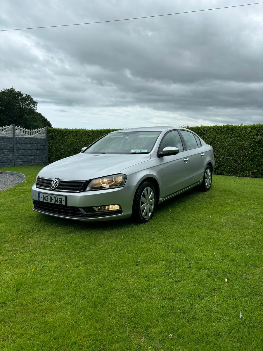 142  VW PASSAT 1.6 DIESEL BLUEMOTION - Image 2