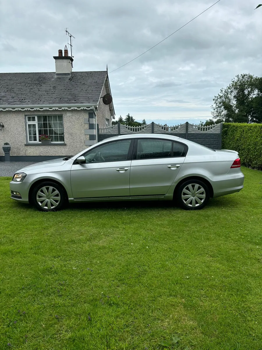 142  VW PASSAT 1.6 DIESEL BLUEMOTION - Image 4
