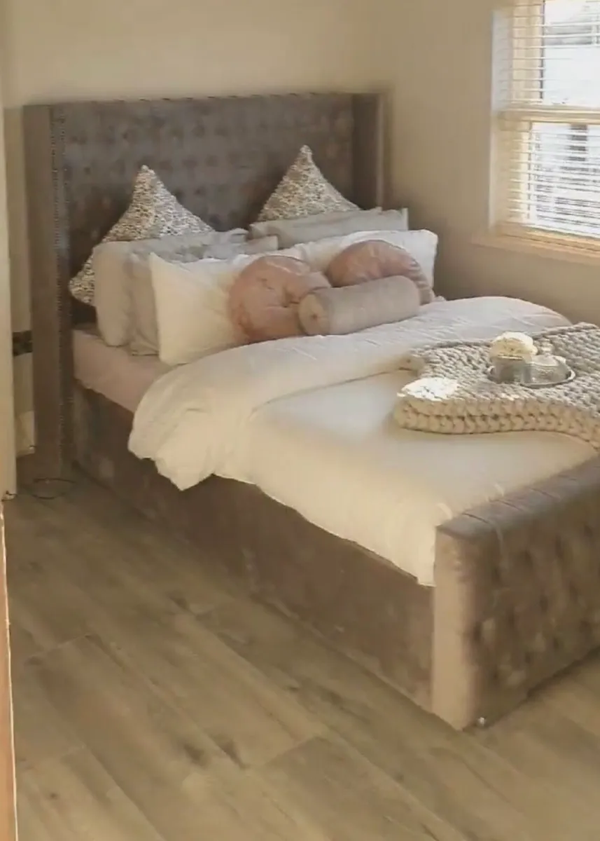 King bed - Image 2