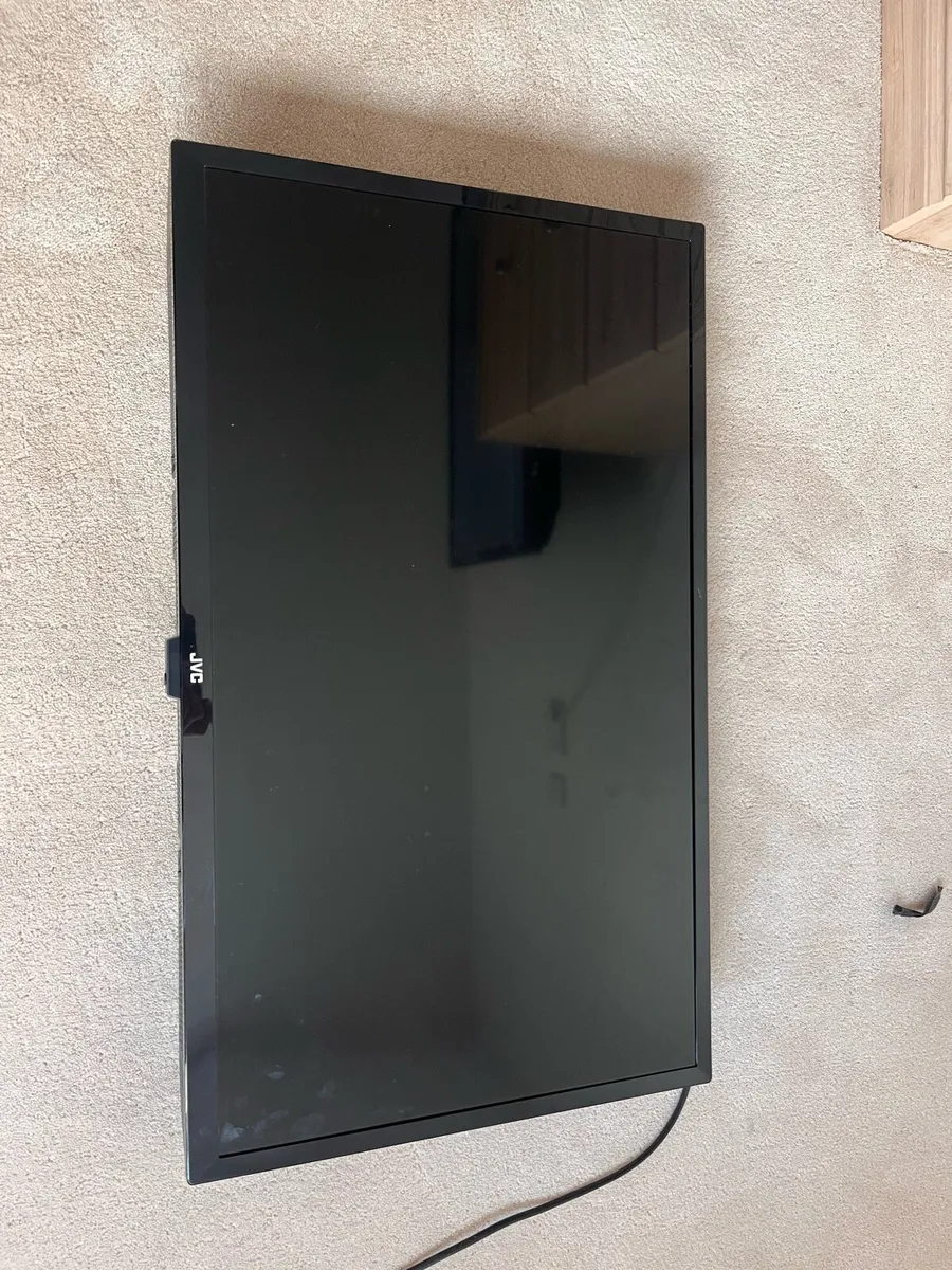 Jvc 32’ Smart tv - Image 1