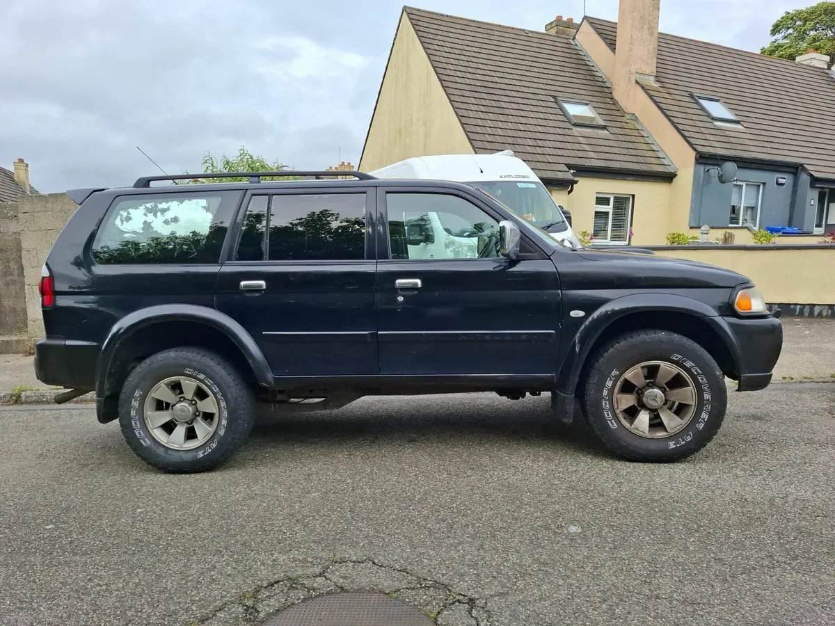 Mitsubishi pajero jeep - Image 1