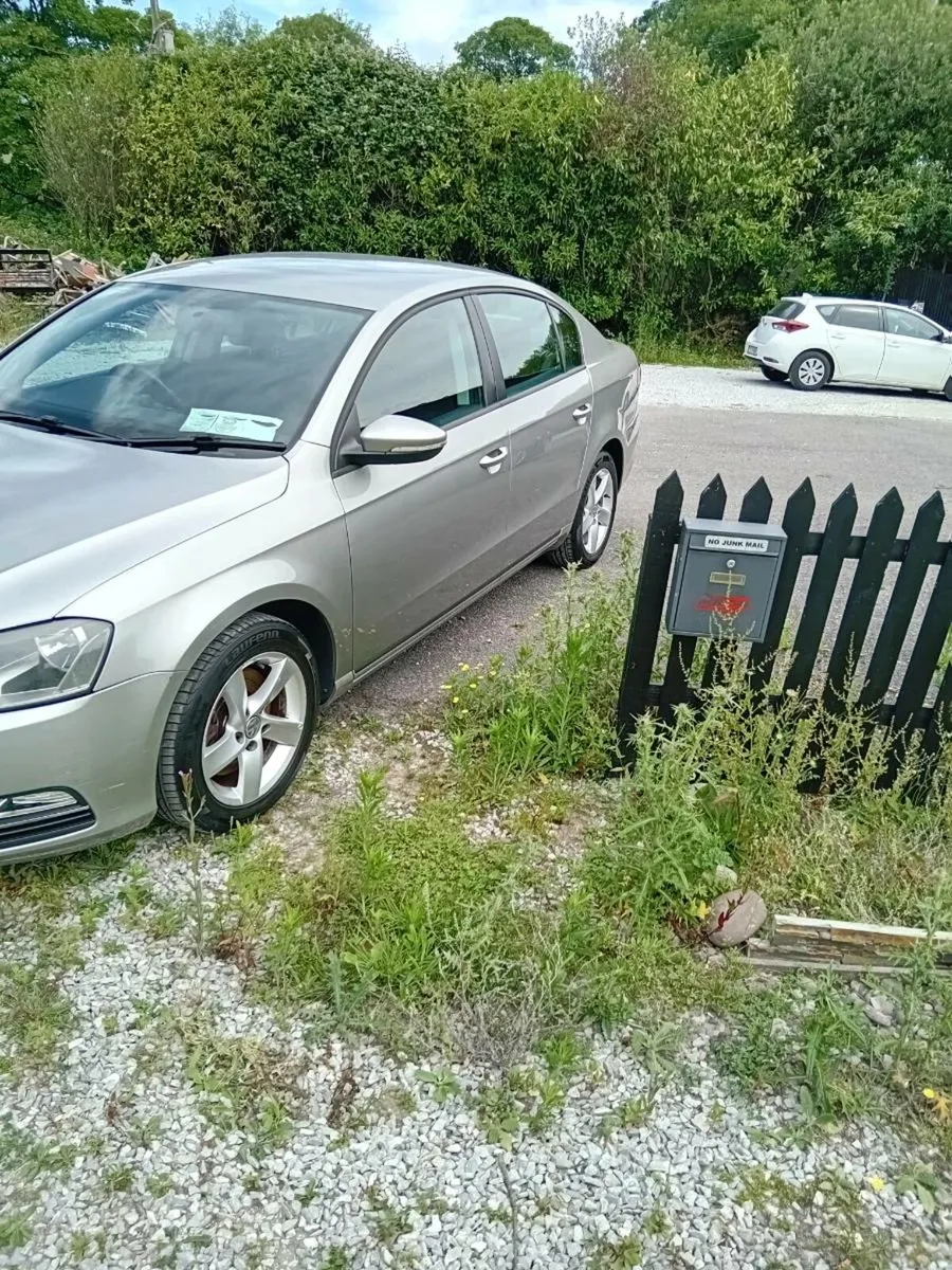 Volkswagen Passat 1.6 TDI *LOW MILEAGE* - Image 3
