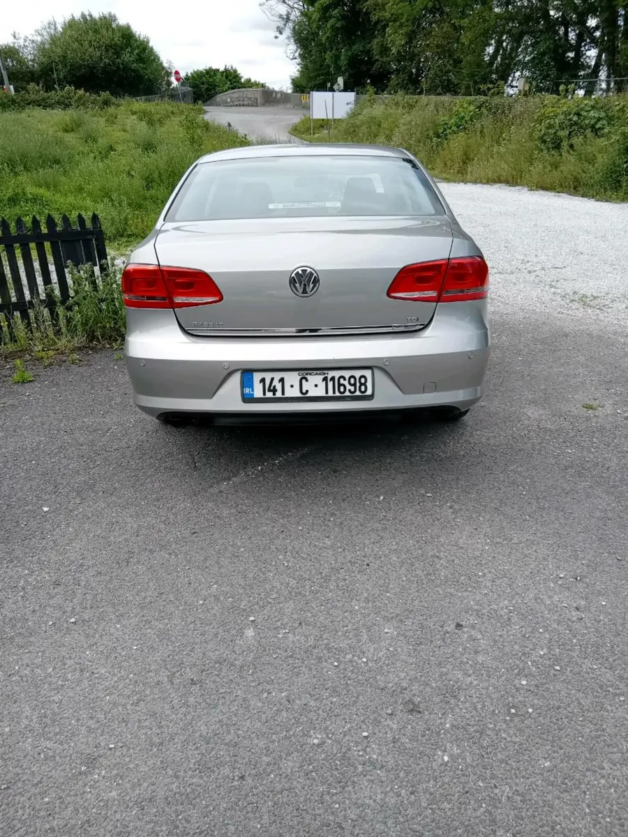 Volkswagen Passat 1.6 TDI *LOW MILEAGE* - Image 4