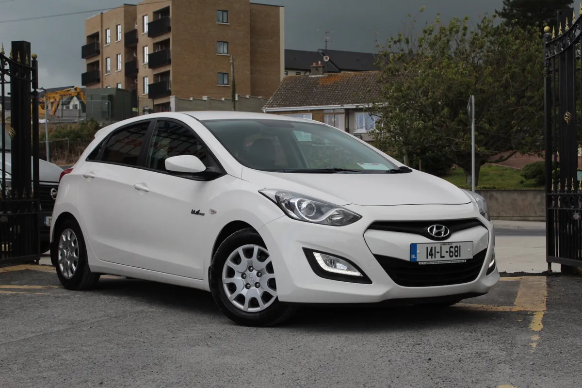 Hyundai i30 2014 1.4 Petrol * warranty* - Image 2