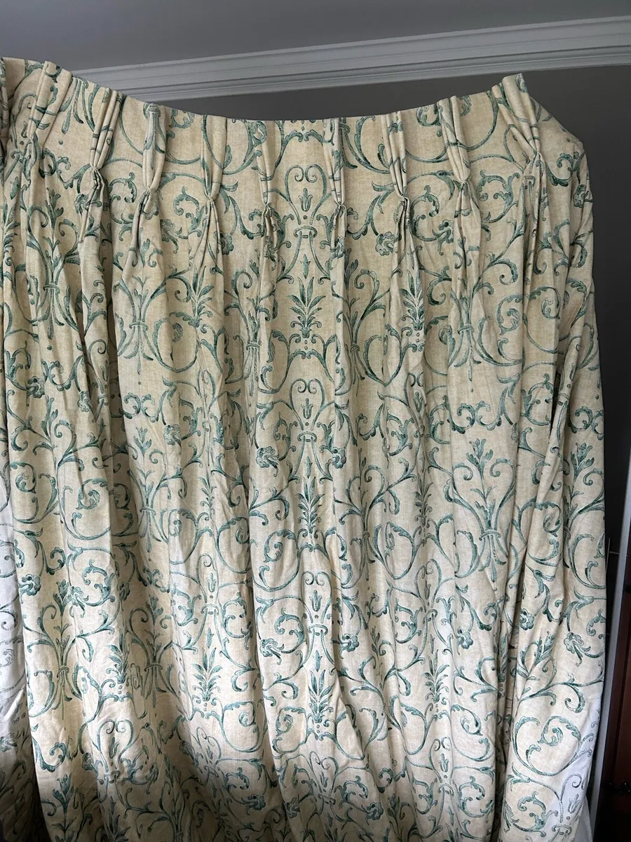 Curtains and matching headboards - Image 3