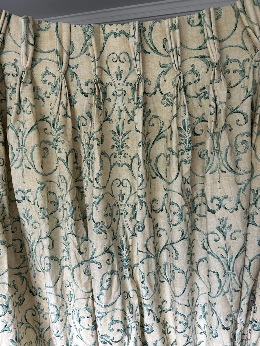 Curtains and matching headboards - Image 4