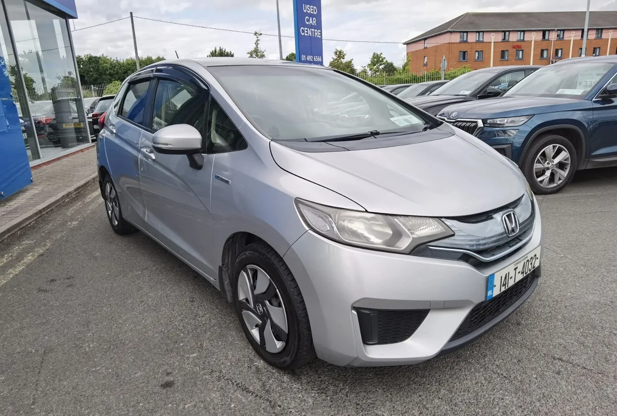 HONDA FIT 1.3 AUTOMATIC PETROL HYBRID - Image 3