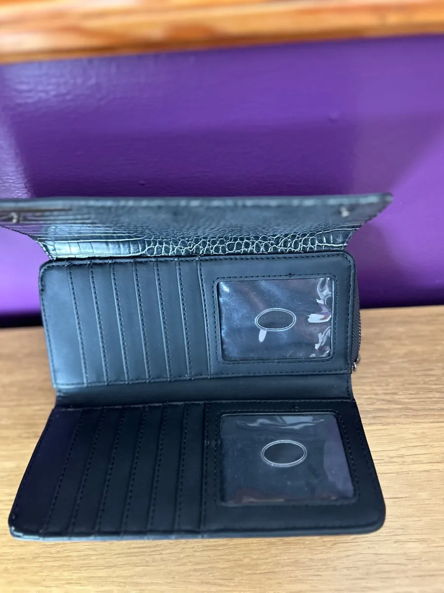 Guess Wallet - Image 2