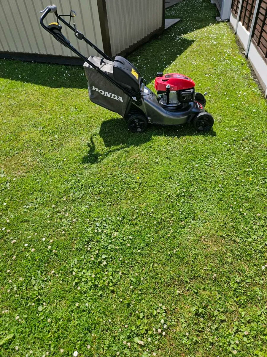 Honda lawn mower hrn 536 self drive 21 inch cut. - Image 2